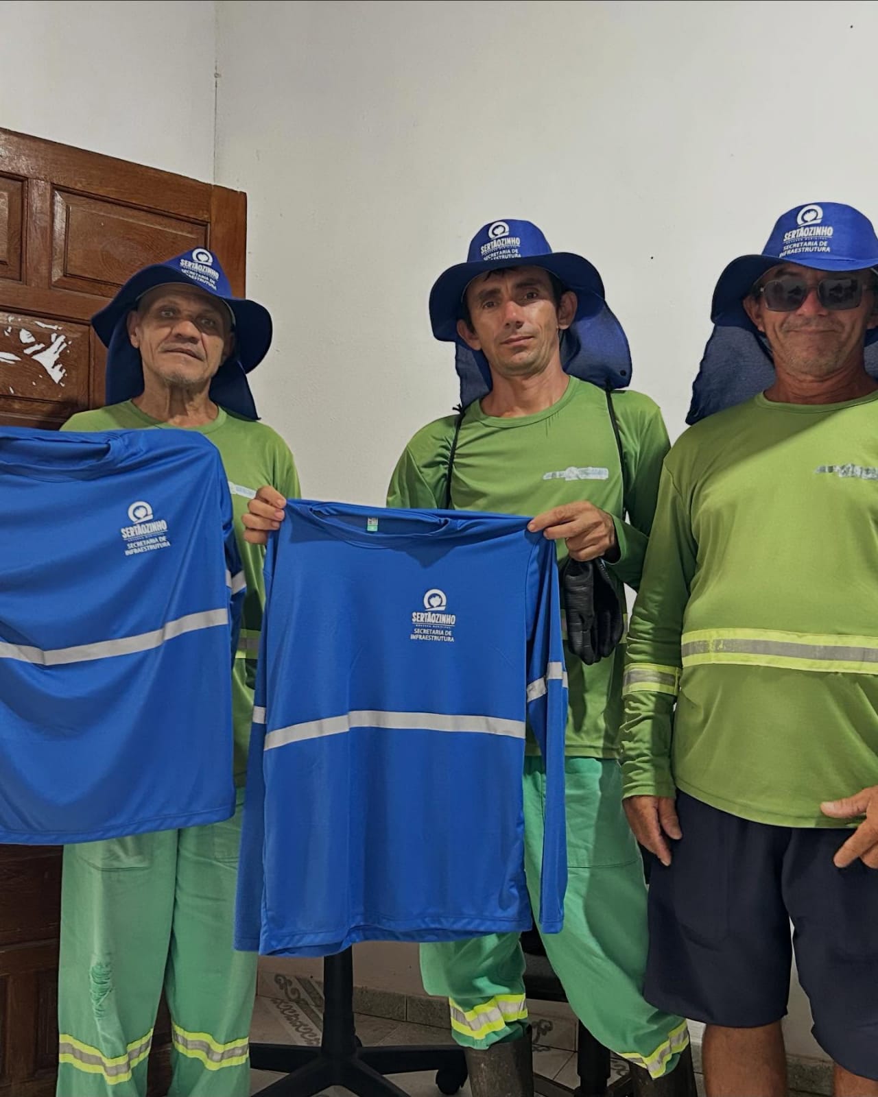 Entrega de novo fardamento e EPIs aos Agentes de Limpeza Urbana do município
